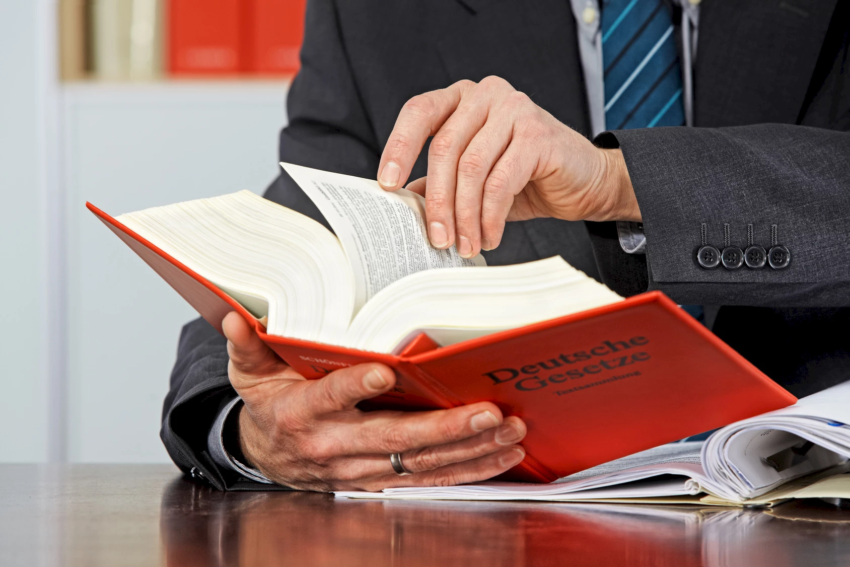 Foto-Buch-deutsche-Gesetze.jpg